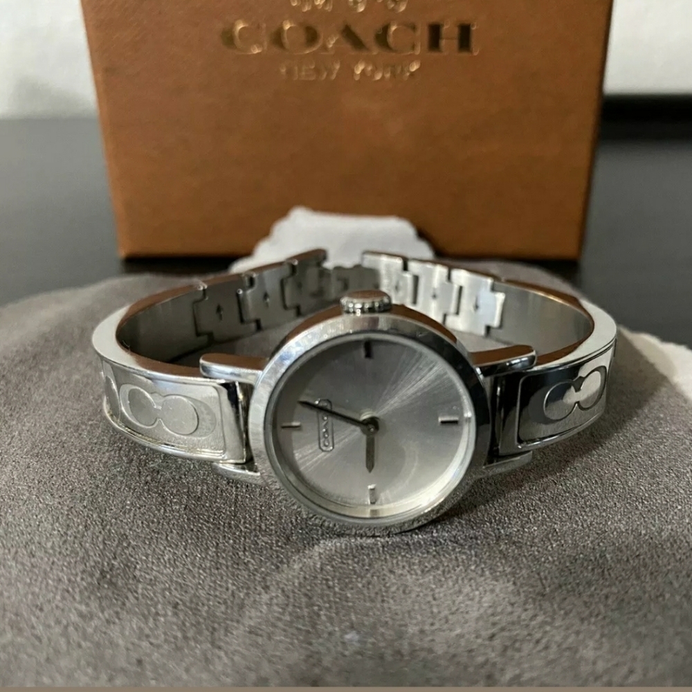 Coach 'Signature Studio' Bangle Watch - Picture 3 of 5